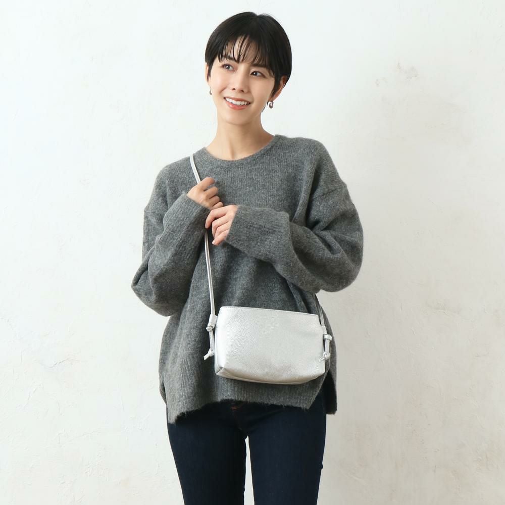 ホルターカットプルオーバー 合皮シンプルあおりポケットショルダー aristellaの商品ページ