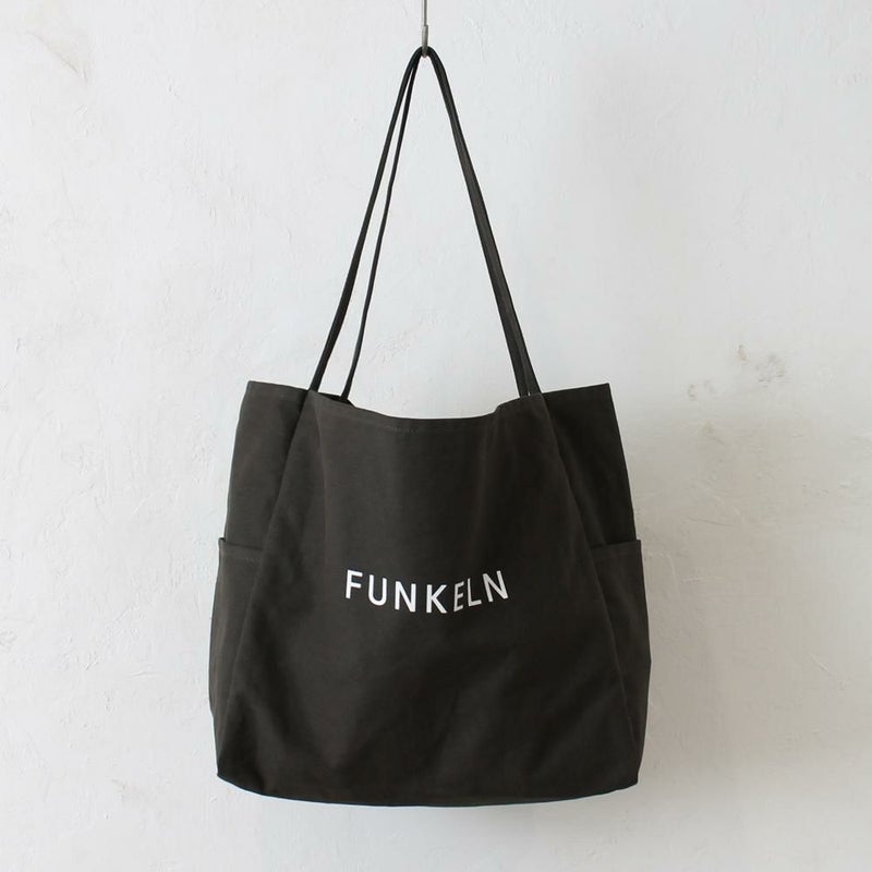 チャコールグレー