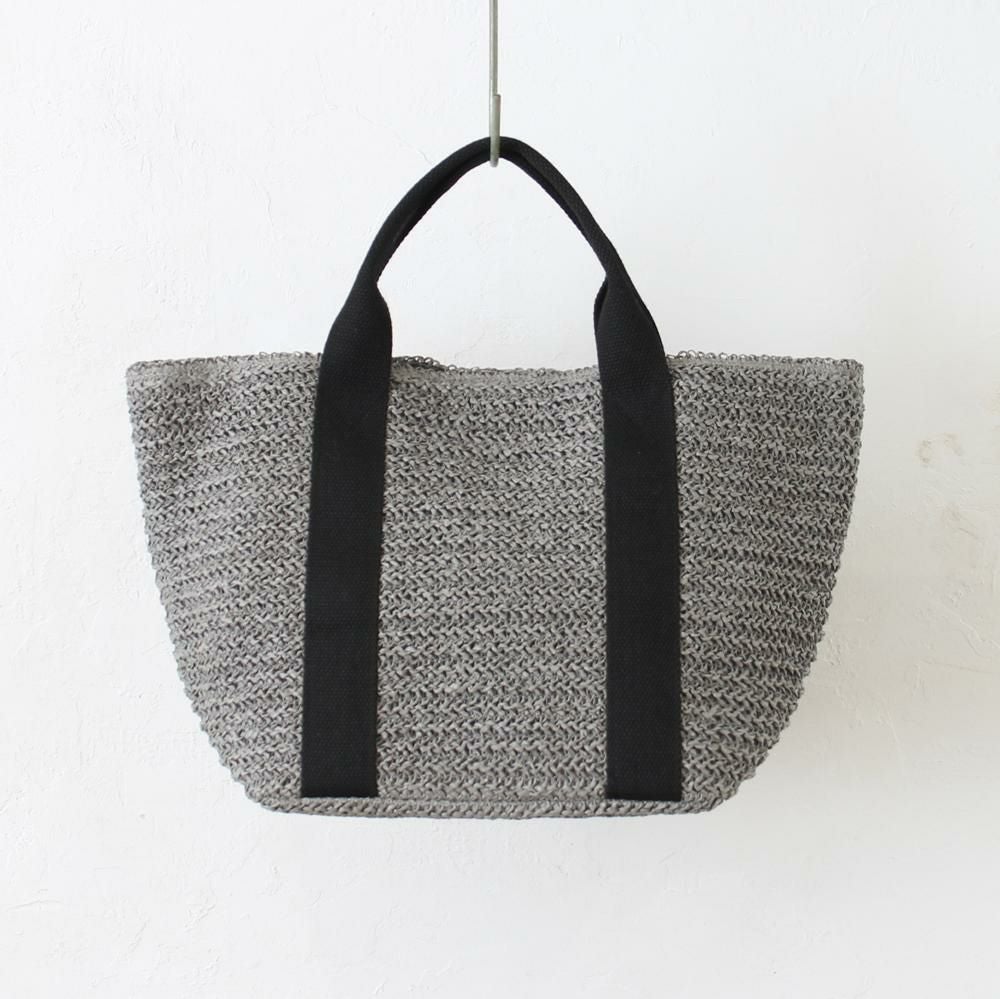 チャコールグレー