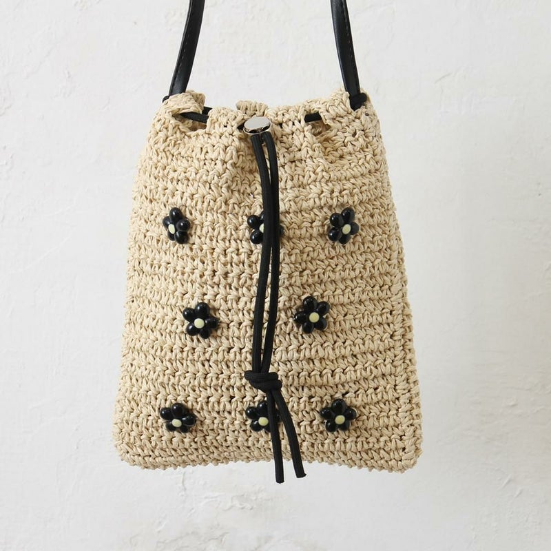 ライトベージュ