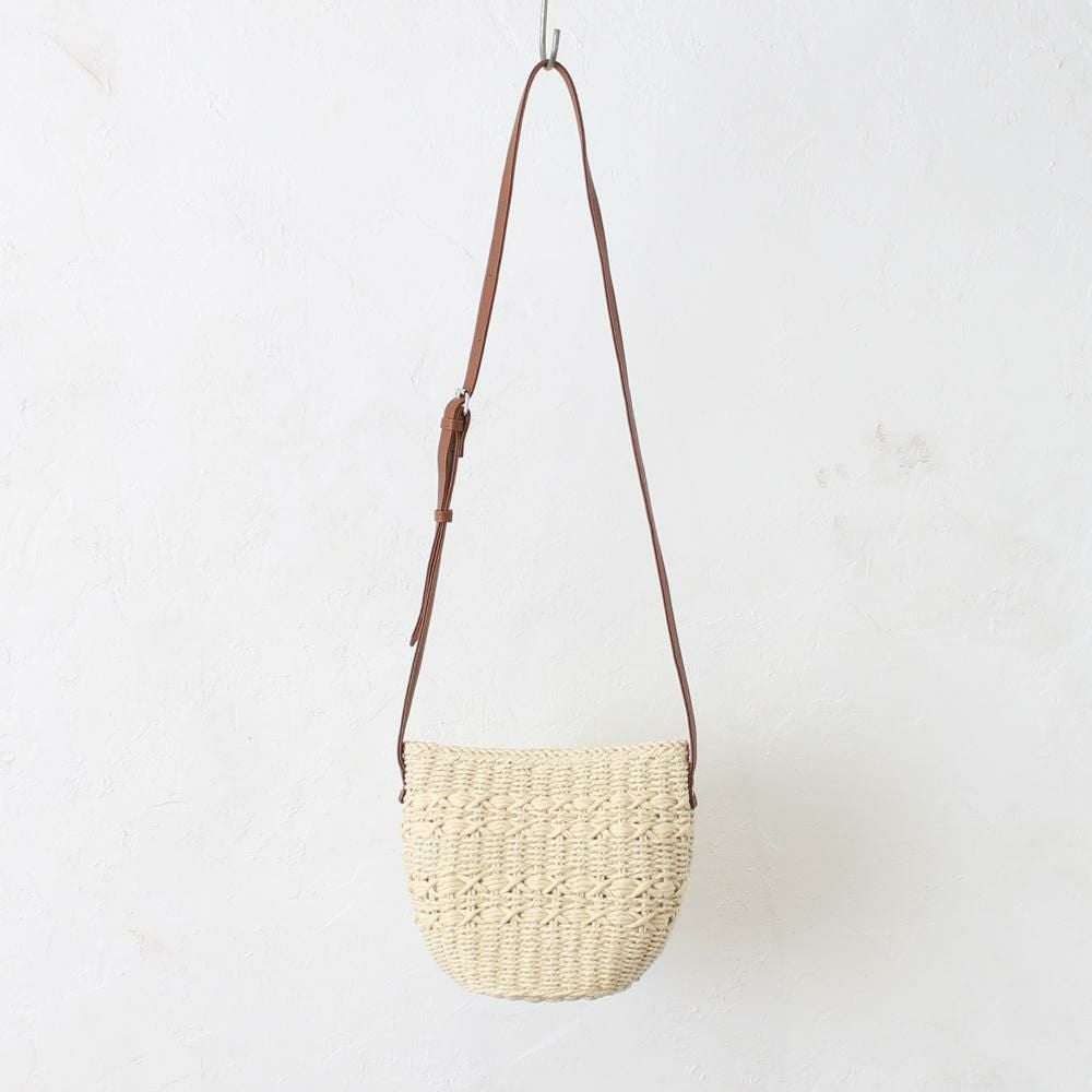 ライトベージュ