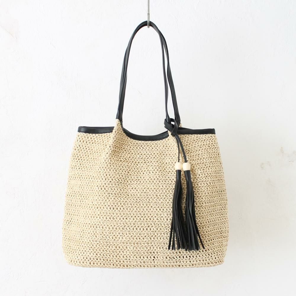 ライトベージュ×ブラック