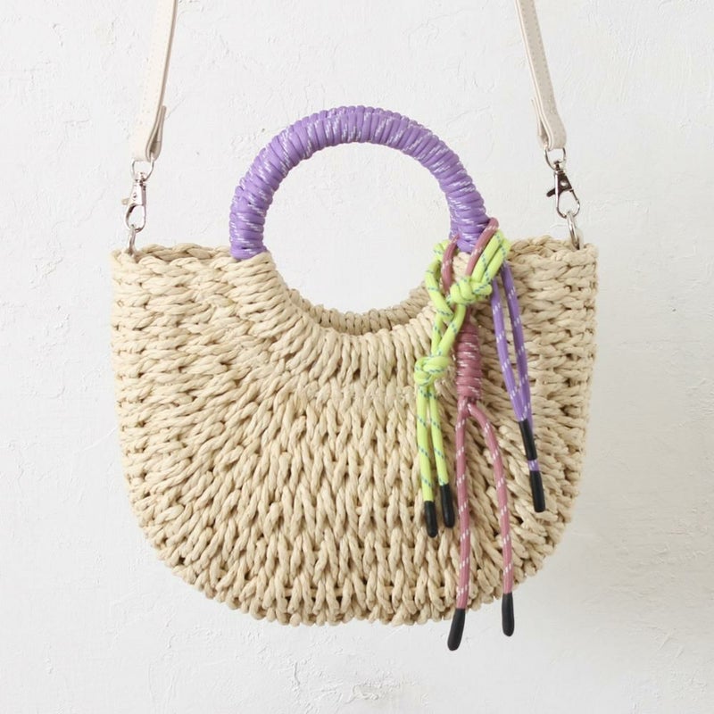 ライトベージュ