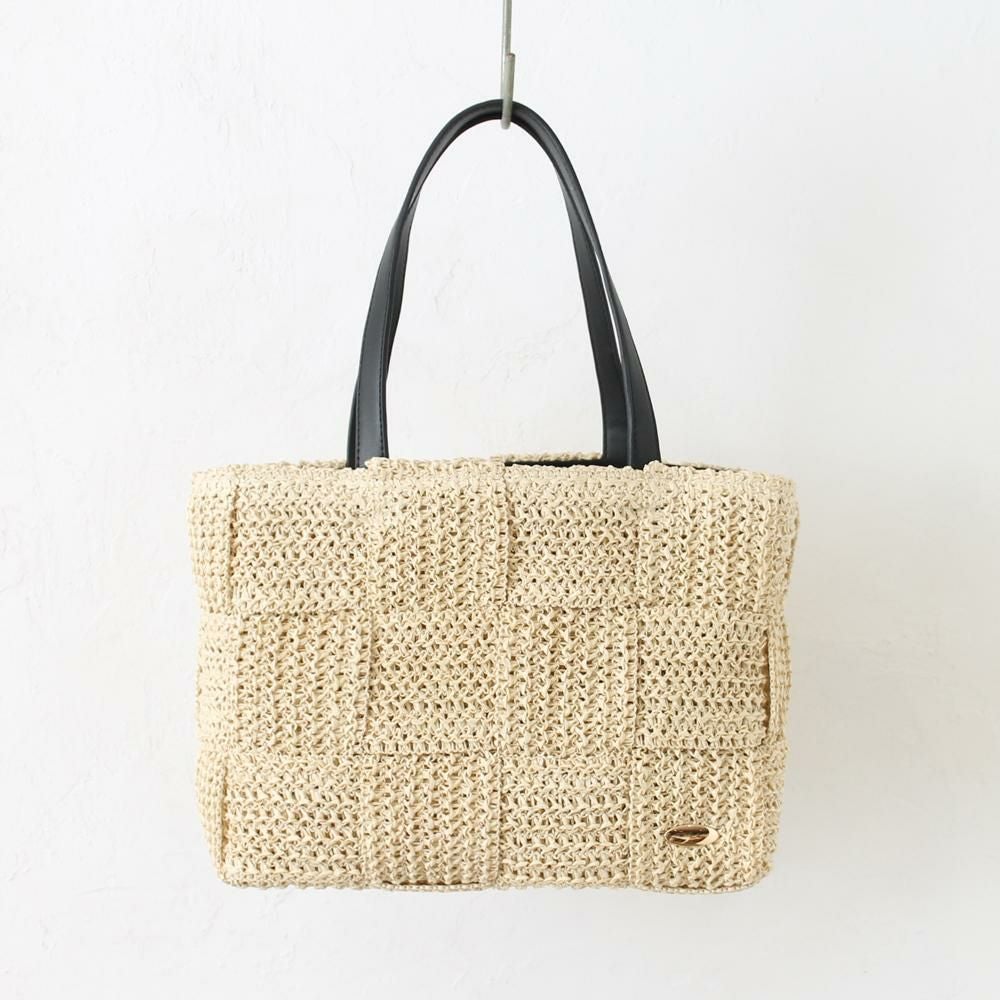 ライトベージュ