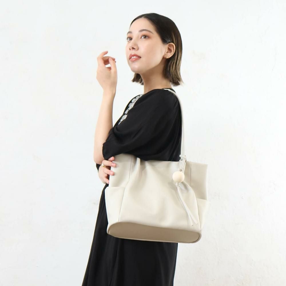ウッドチャーム付きトート aristellaの商品ページ|ポルカポルカ