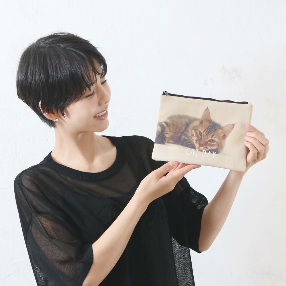CAT DAYフラットポーチの商品ページ|ポルカポルカ