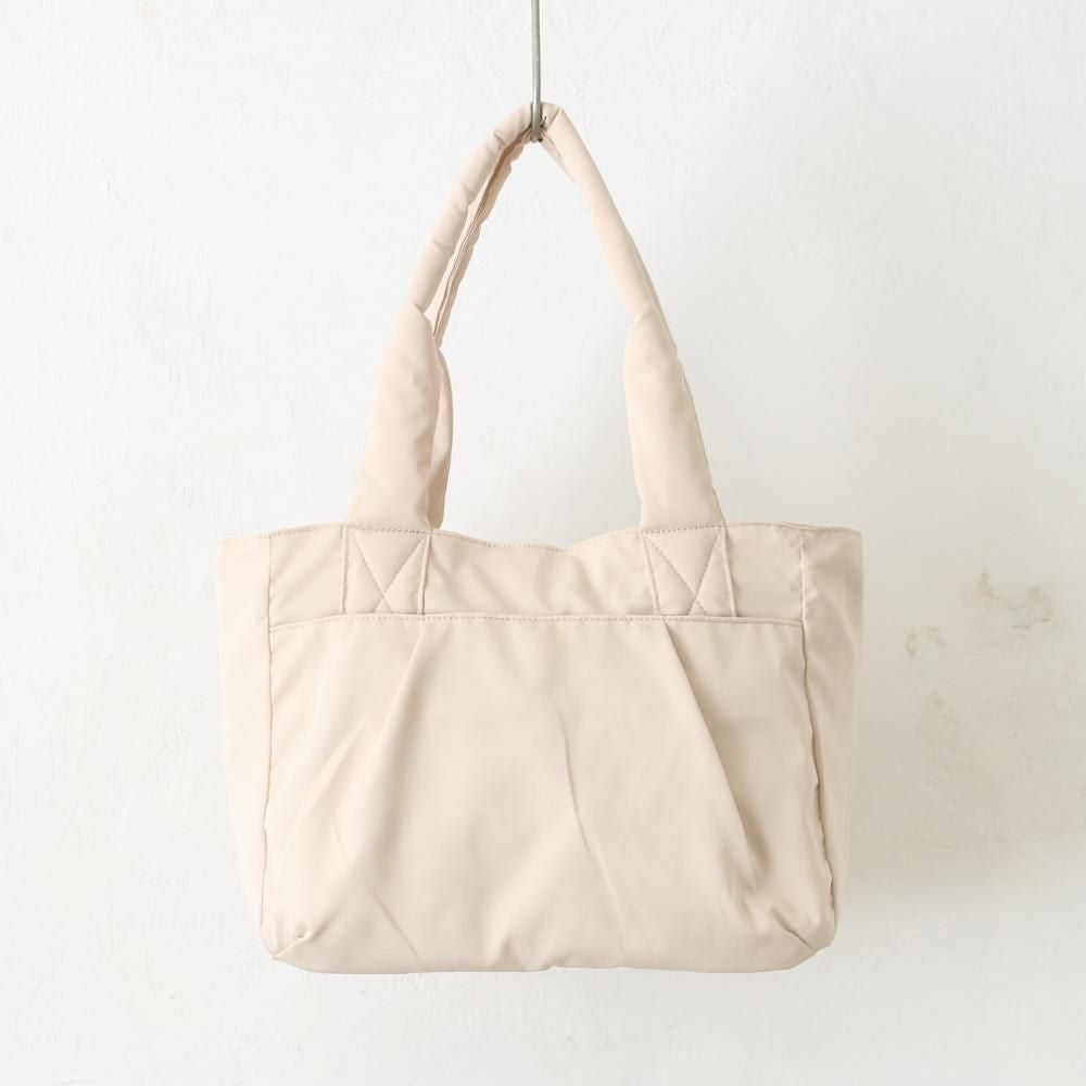 ライトベージュ